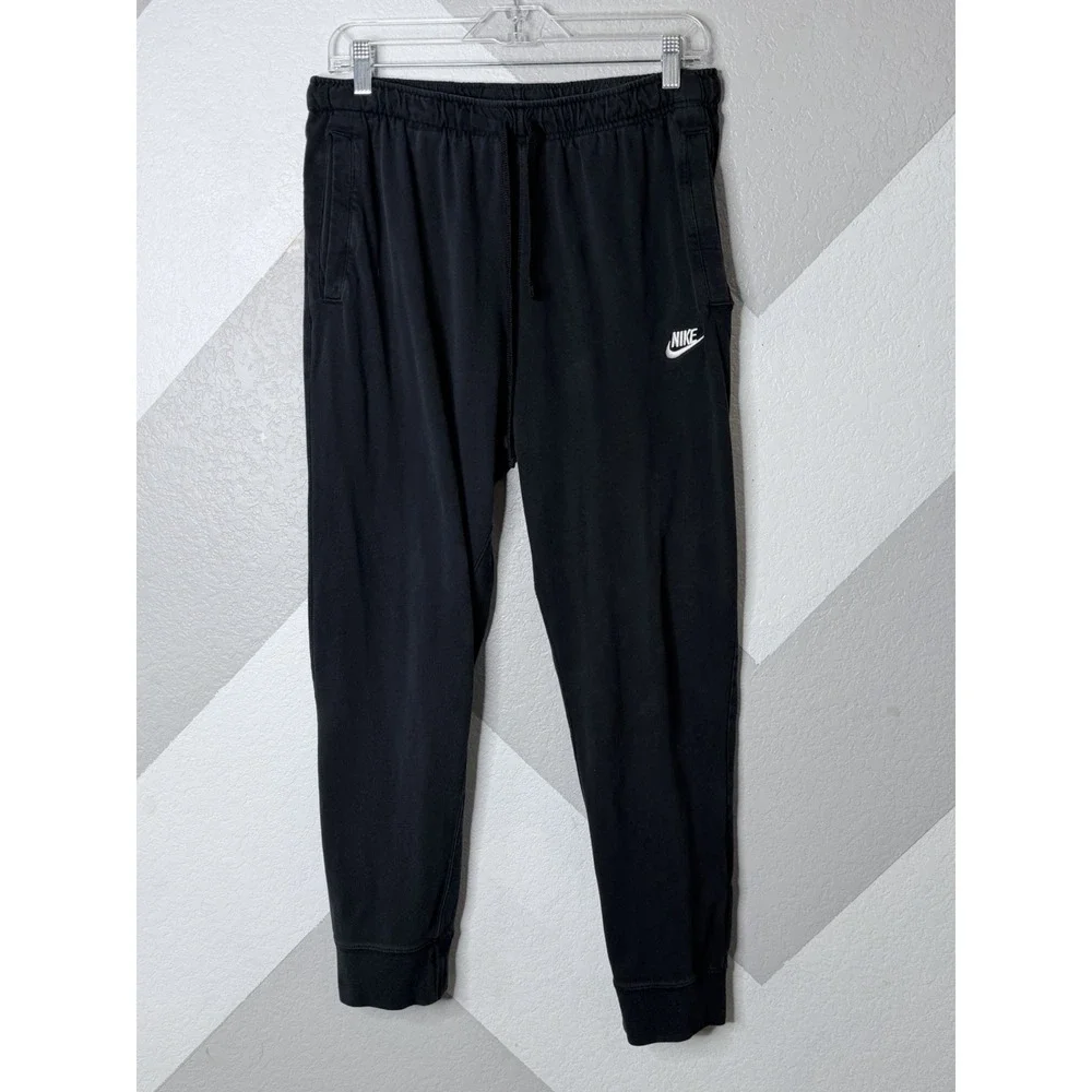 Nike sportswear club